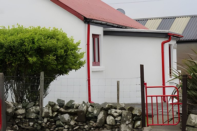 Traditional Old Irish Cottage in Ballyconneely