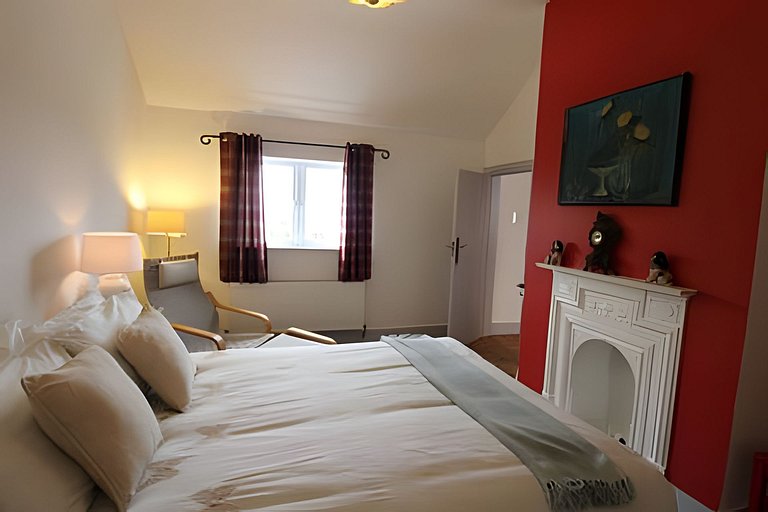 Traditional Old Irish Cottage in Ballyconneely