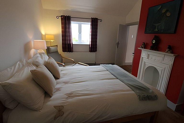 Traditional Old Irish Cottage in Ballyconneely