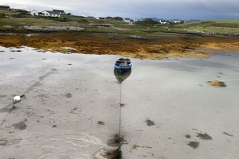 Traditional Old Irish Cottage in Ballyconneely