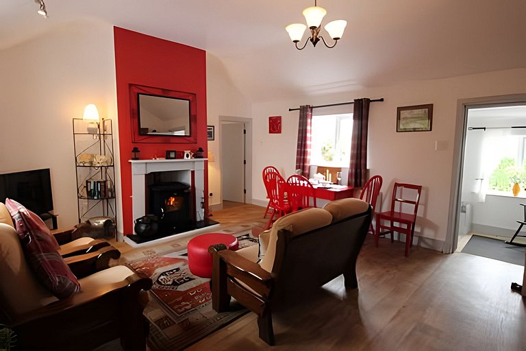 Traditional Old Irish Cottage in Ballyconneely