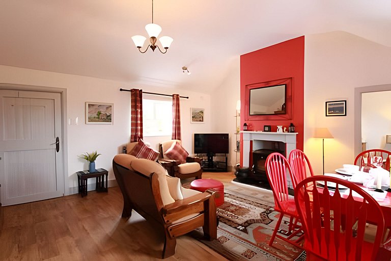 Traditional Old Irish Cottage in Ballyconneely