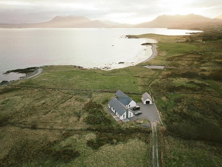 Islands View Lodge is a unique seaside retreat