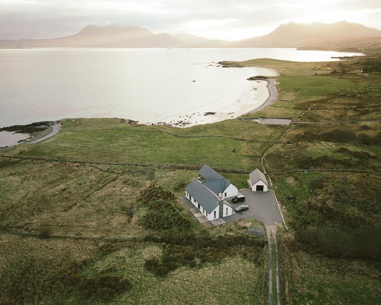 Islands View Lodge is a unique seaside retreat