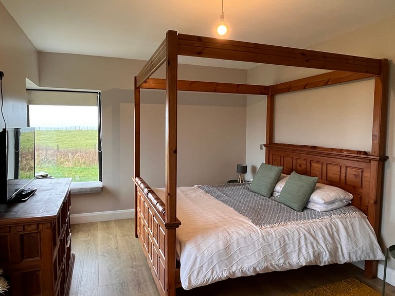 Islands View Lodge is a unique seaside retreat