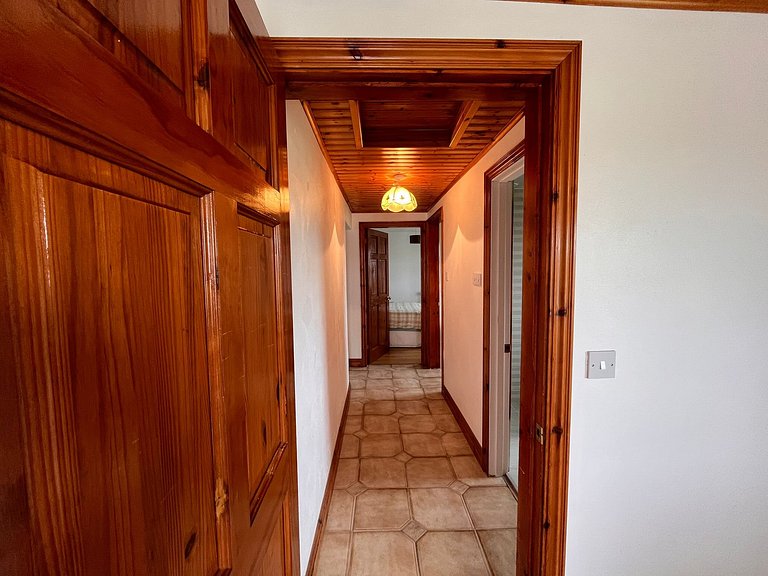 Traditional Connemara Cottage in Casla – Sleeps 6