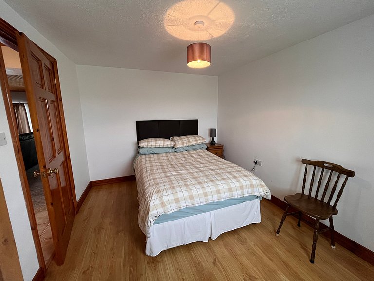 Traditional Connemara Cottage in Casla – Sleeps 6