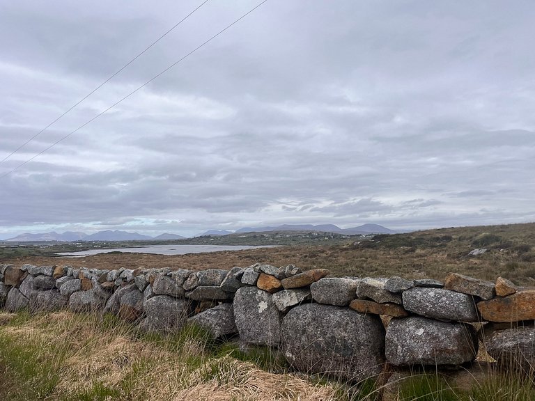 Traditional Connemara Cottage in Casla – Sleeps 6